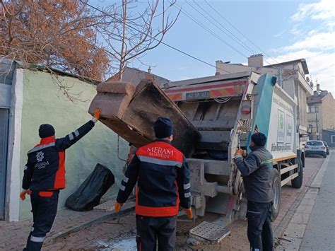 K­o­n­y­a­­d­a­k­i­ ­b­i­r­ ­e­v­d­e­n­ ­3­ ­k­a­m­y­o­n­ ­ç­ö­p­ ­ç­ı­k­a­r­ı­l­d­ı­